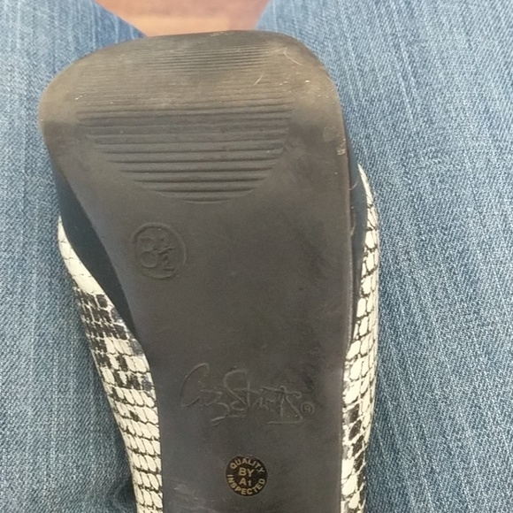 City streets high heels ( snake print ) - Picture 2 of 4